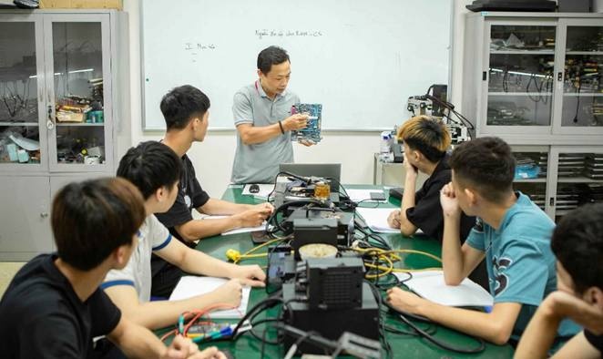 Các doanh nghiệp EdTech đang có nhiều cơ hội để hợp tác đầu tư mạnh cho mảng giáo dục đào tạo nghề cho người đi làm Các doanh nghiệp EdTech đang có nhiều cơ hội để hợp tác đầu tư mạnh cho mảng giáo dục đào tạo nghề cho người đi làm