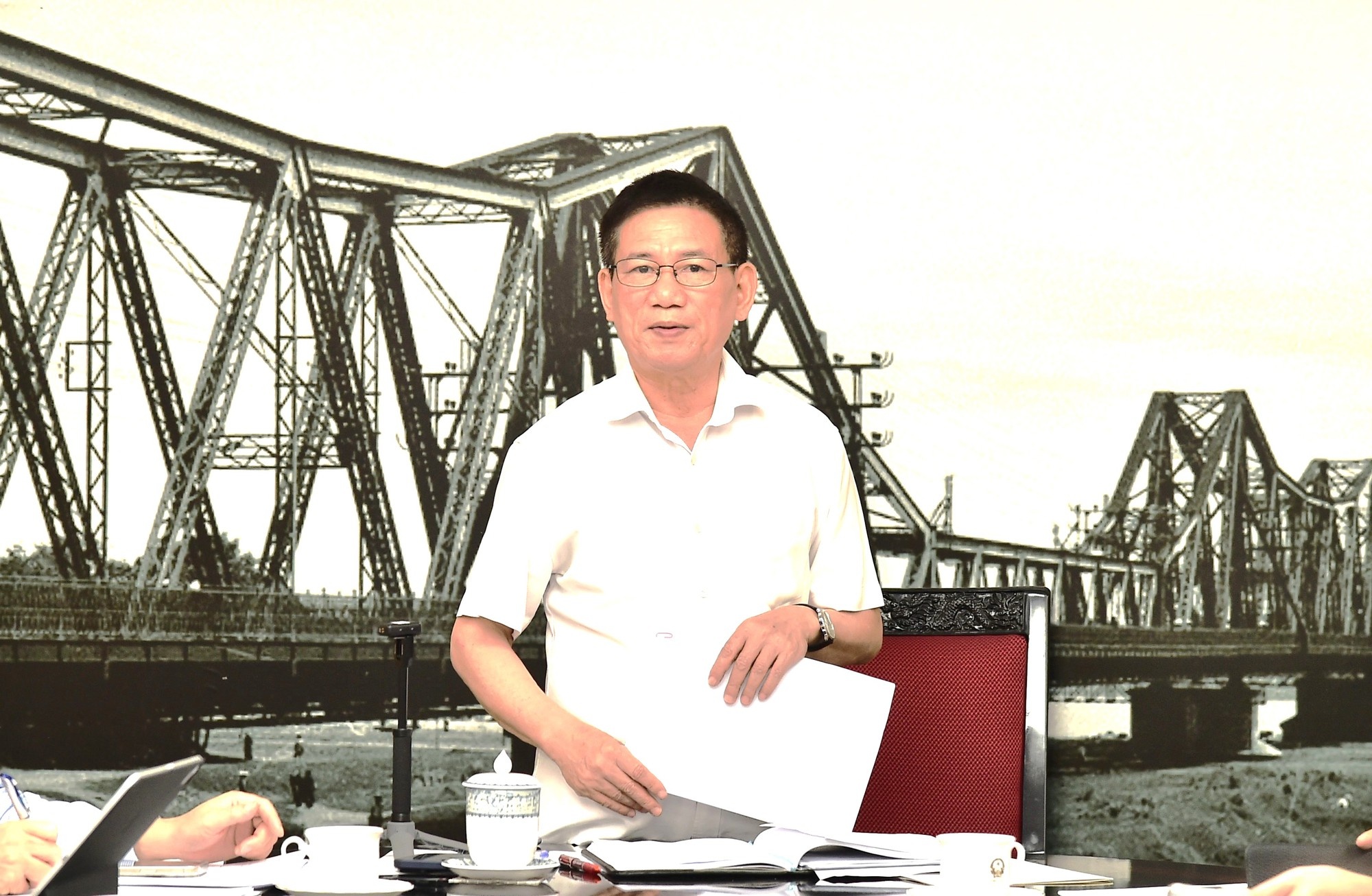 Phó Thủ tướng đề nghị Bộ Tài chính và các bộ, ngành liên quan tích cực triển khai các giải pháp tháo gỡ khó khăn cho sản xuất, kinh doanh; thúc đẩy phát triển thị trường chứng khoán dựa trên nền tảng bền vững của nền kinh tế… - Ảnh: VGP/Trần Mạnh Phó Thủ tướng đề nghị Bộ Tài chính và các bộ, ngành liên quan tích cực triển khai các giải pháp tháo gỡ khó khăn cho sản xuất, kinh doanh; thúc đẩy phát triển thị trường chứng khoán dựa trên nền tảng bền vững của nền kinh tế… - Ảnh: VGP/Trần Mạnh