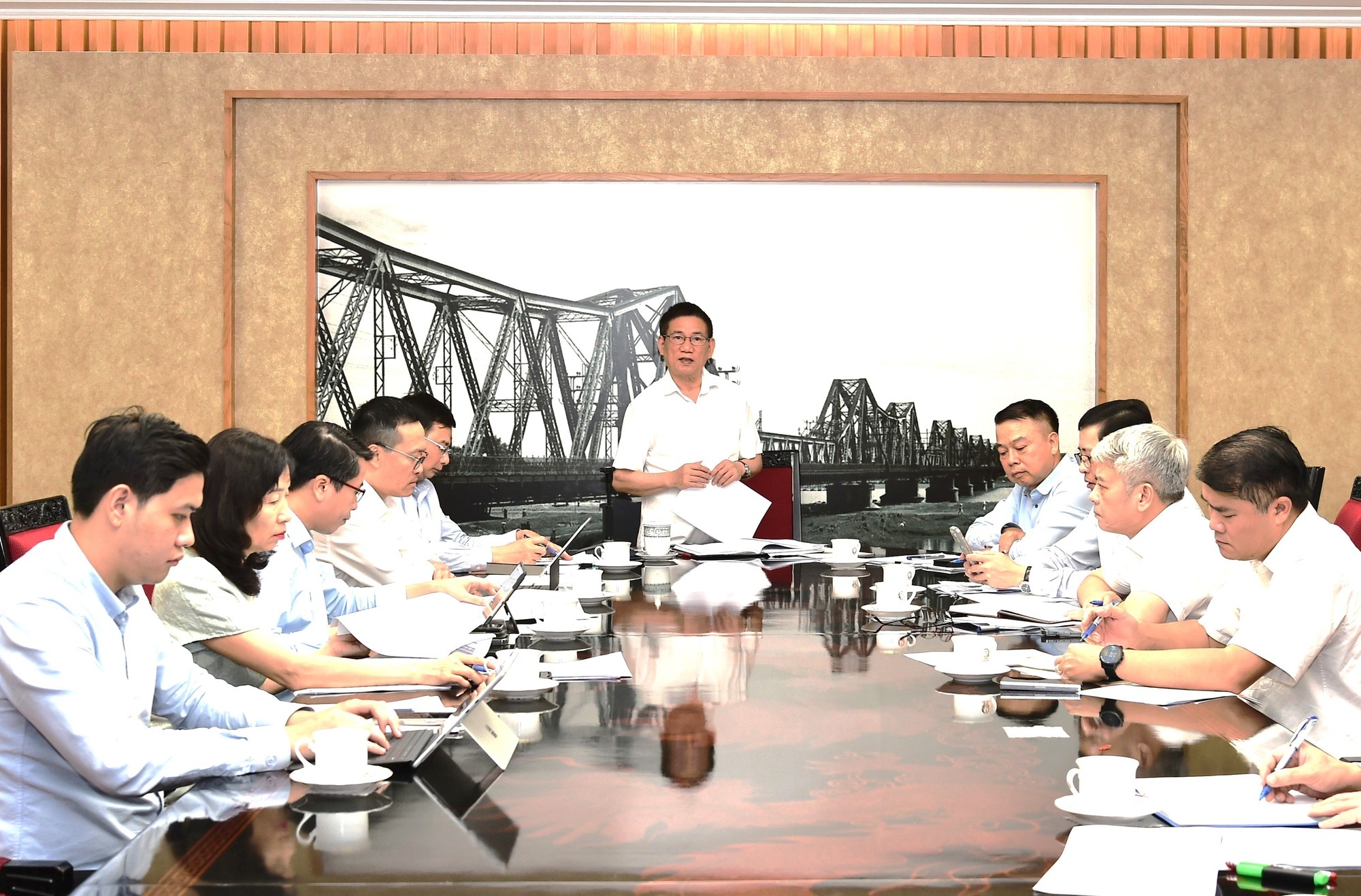 Phó Thủ tướng Hồ Đức Phớc chủ trì cuộc họp về điều hành chính sách tiền tệ, quản lý thị trường vàng NHNN đã triển khai đồng bộ các giải pháp thúc đẩy tăng trưởng gắn với ổn định kinh tế vĩ mô