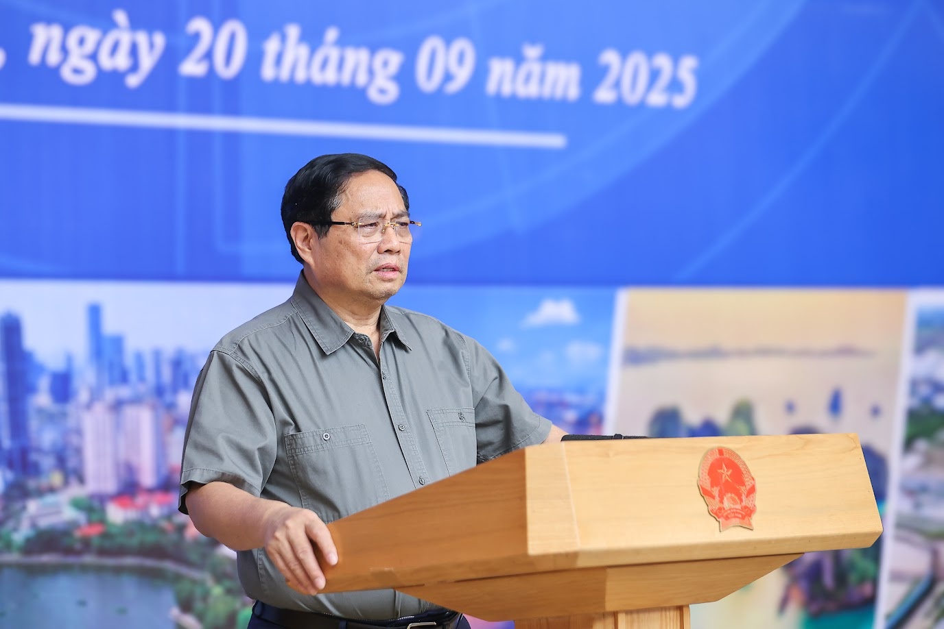 Thủ tướng Chính phủ chủ trì Hội nghị - Ảnh: VGP/Nhật Bắc Thủ tướng Chính phủ chủ trì Hội nghị - Ảnh: VGP/Nhật Bắc