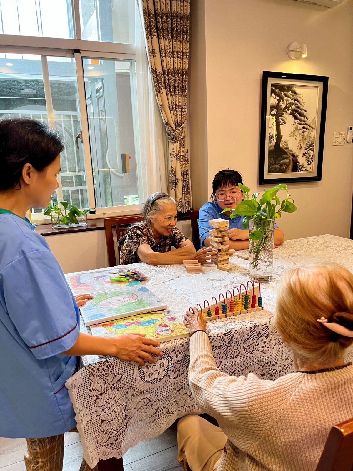 Nỗi lo chăm sóc người cao tuổi trong xã hội hiện đại đang dần được hóa giải Nỗi lo chăm sóc người cao tuổi trong xã hội hiện đại đang dần được hóa giải