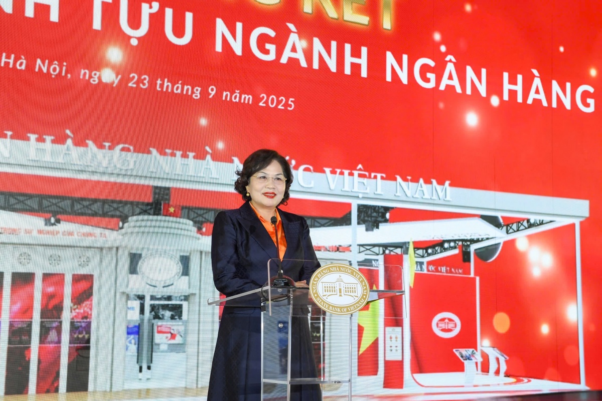 Thống đốc NHNN khen thưởng đơn vị, cá nhân xuất sắc tại Triển lãm thành tựu ngành Ngân hàng Thống đốc NHNN khen thưởng đơn vị, cá nhân xuất sắc tại Triển lãm thành tựu ngành Ngân hàng