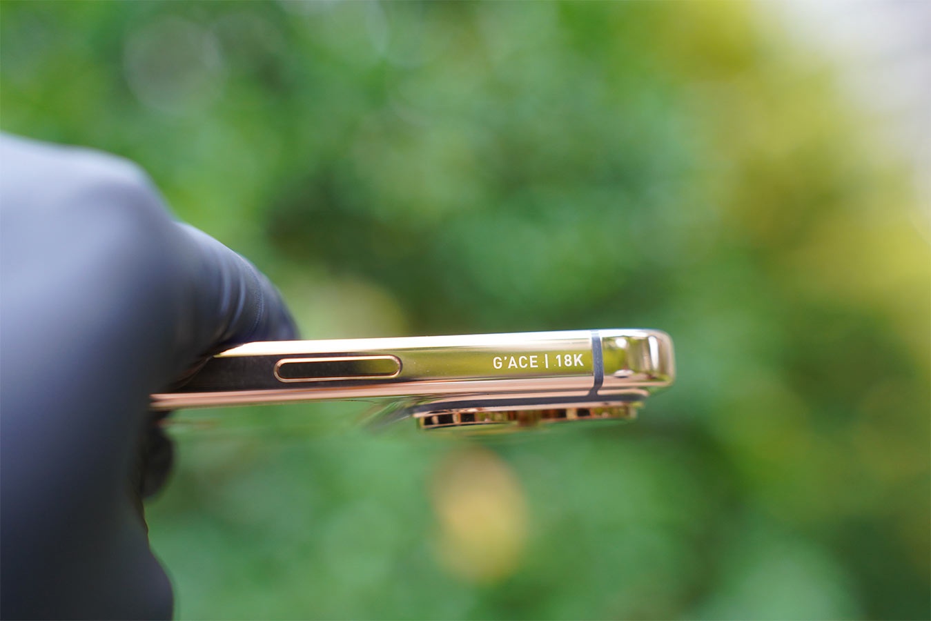 Việt Nam ghi dấu ấn với iPhone 17 Pro Max mạ vàng bespoke đầu tiên trên thế giới Việt Nam ghi dấu ấn với iPhone 17 Pro Max mạ vàng bespoke đầu tiên trên thế giới