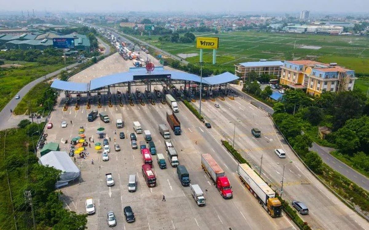 Từ ngày 1/10, xe ô tô không có tài khoản giao thông liên kết phương thức thanh toán không dùng tiền mặt sẽ không thể qua trạm thu phí