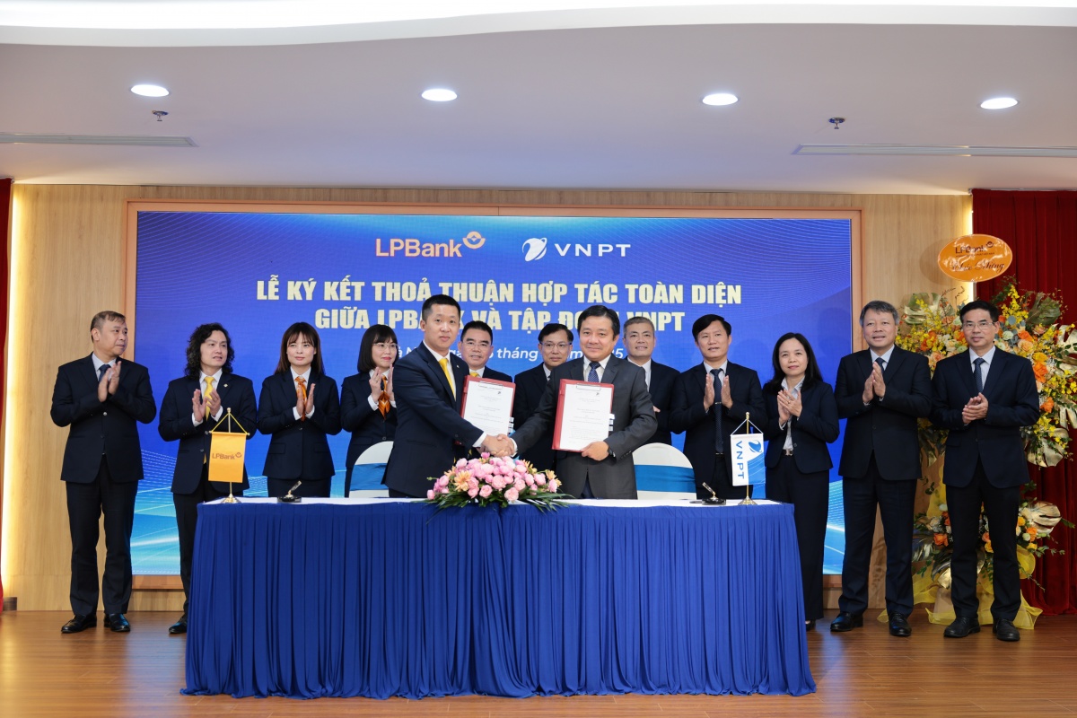 LPBank và VNPT ký kết hợp tác toàn diện, thúc đẩy chuyển đổi số và phát triển bền vững LPBank và VNPT ký kết hợp tác toàn diện, thúc đẩy chuyển đổi số và phát triển bền vững