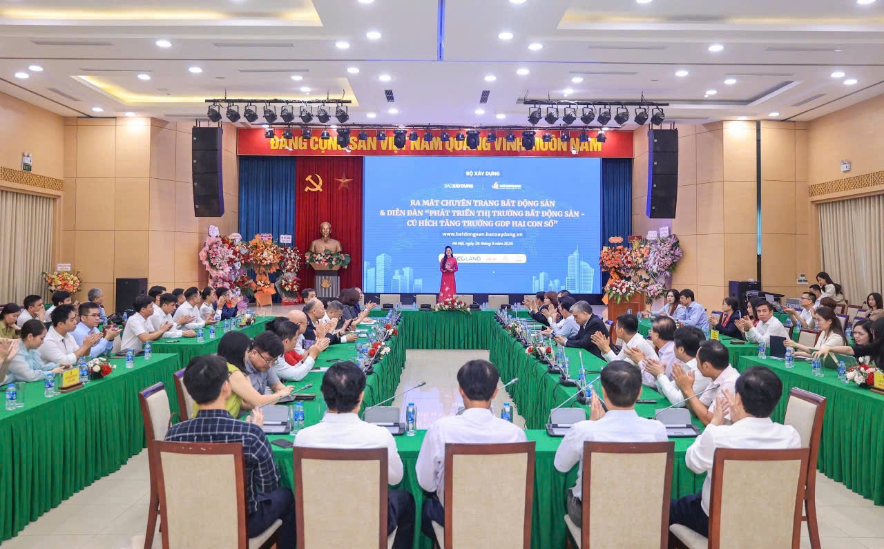 Quang cảnh diễn đàn