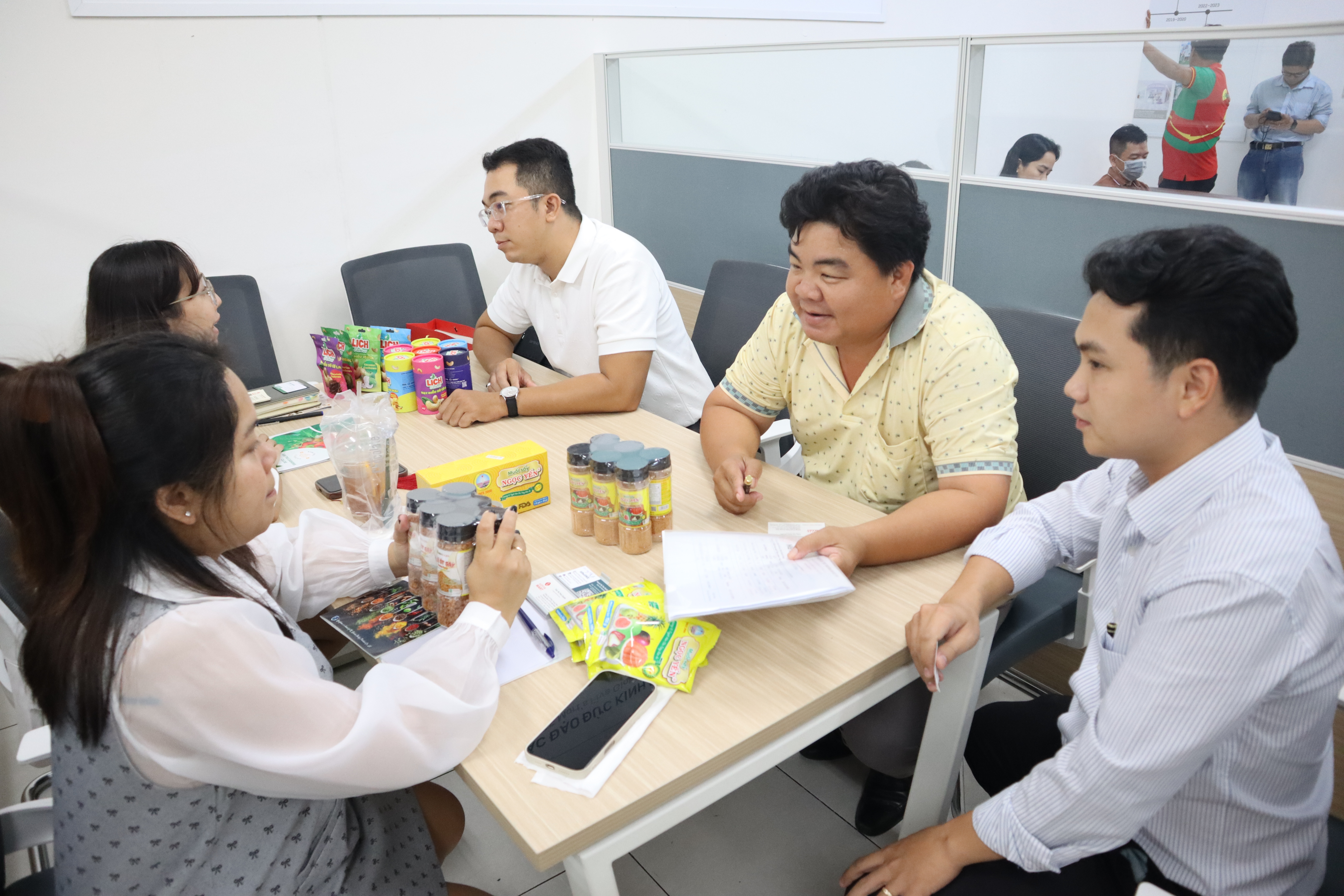 Quảng bá sản phẩm Việt tại hệ thống phân phối Lotte Quảng bá sản phẩm Việt tại hệ thống phân phối Lotte