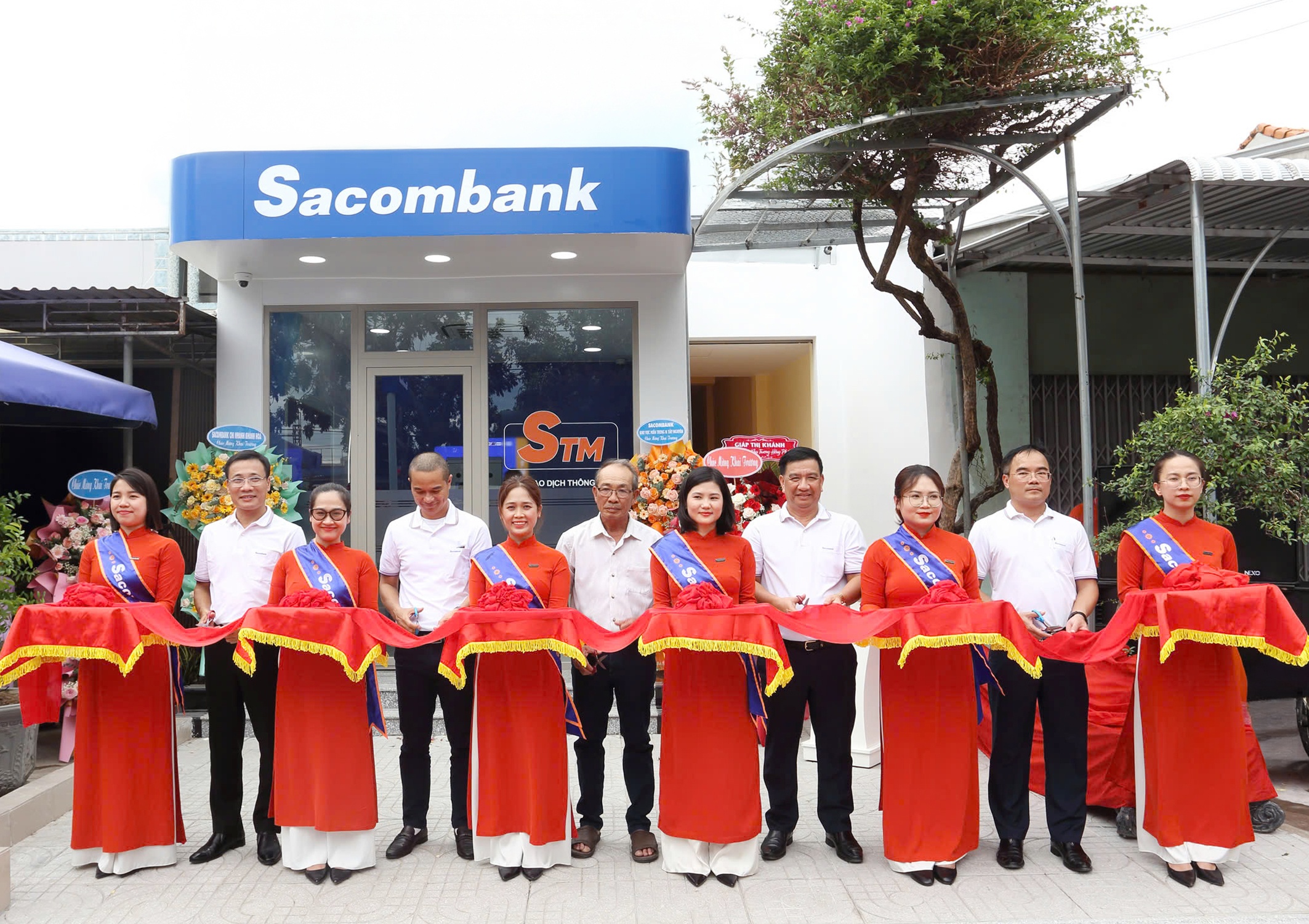 Sacombank mở rộng hệ thống máy giao dịch tự động STM phục vụ 24/7 Sacombank mở rộng hệ thống máy giao dịch tự động STM phục vụ 24/7