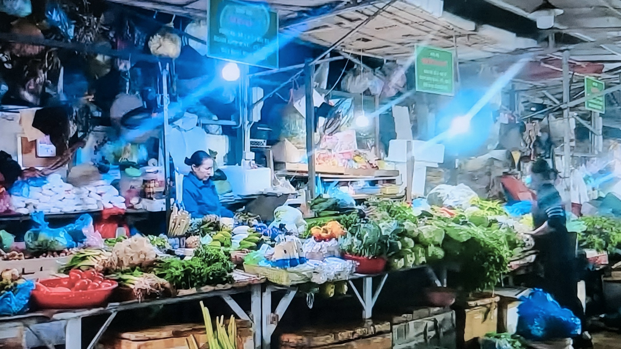 Chất lượng nông sản tại các chợ truyền thống vẫn là vấn đề đáng bàn Chất lượng nông sản tại các chợ truyền thống vẫn là vấn đề đáng bàn