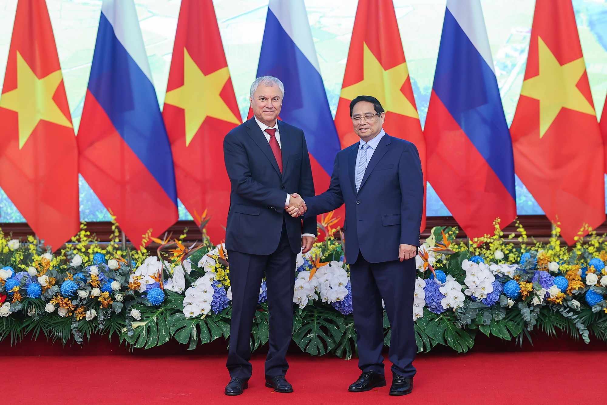 Thủ tướng Phạm Minh Chính nhiệt liệt chào mừng Chủ tịch Duma Quốc gia Nga V. Volodin và đoàn đại biểu cấp cao Liên bang Nga thăm chính thức Việt Nam - Ảnh: VGP/Nhật Bắc Thủ tướng Phạm Minh Chính nhiệt liệt chào mừng Chủ tịch Duma Quốc gia Nga V. Volodin và đoàn đại biểu cấp cao Liên bang Nga thăm chính thức Việt Nam - Ảnh: VGP/Nhật Bắc