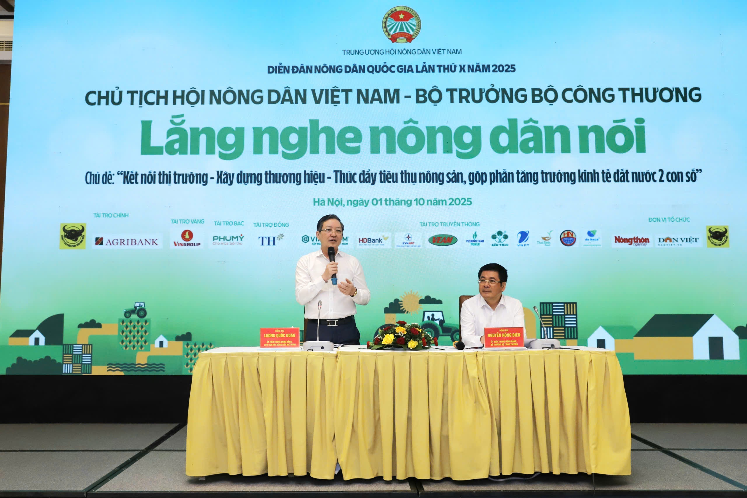 Ông Lương Quốc Đoàn và ông Nguyễn Hồng Diên điều hành Diễn đàn Ông Lương Quốc Đoàn và ông Nguyễn Hồng Diên điều hành Diễn đàn
