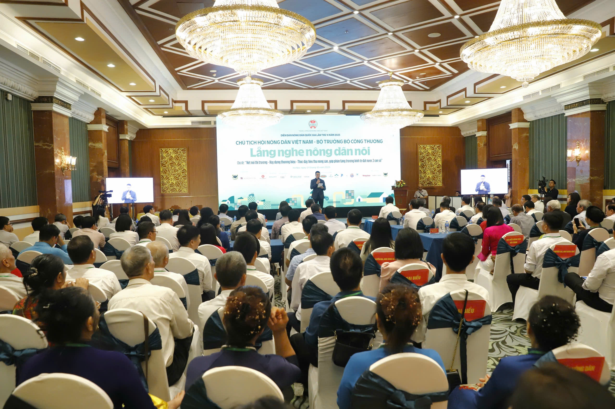 Quang cảnh Diễn đàn Quang cảnh Diễn đàn