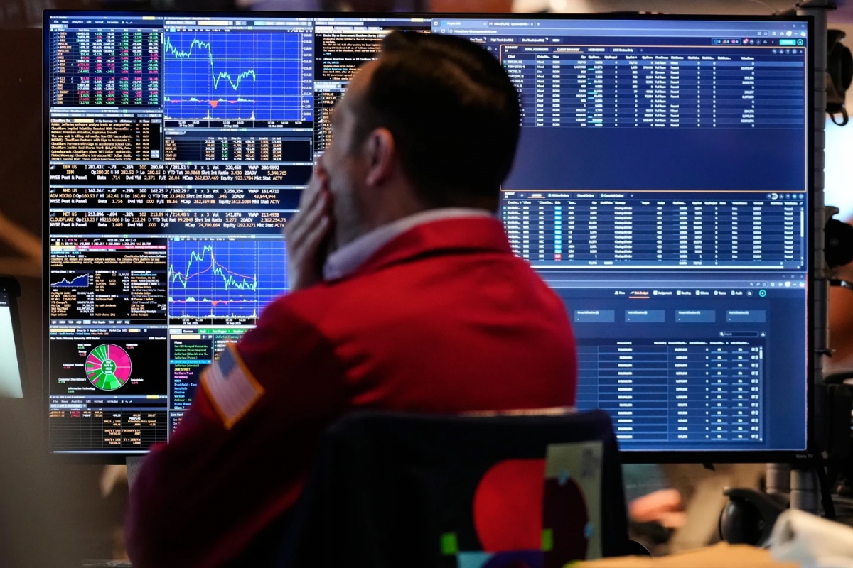 S&P 500 lập đỉnh mới, lợi suất trái phiếu lao dốc vì lo ngại việc làm suy yếu S&P 500 lập đỉnh mới, lợi suất trái phiếu lao dốc vì lo ngại việc làm suy yếu