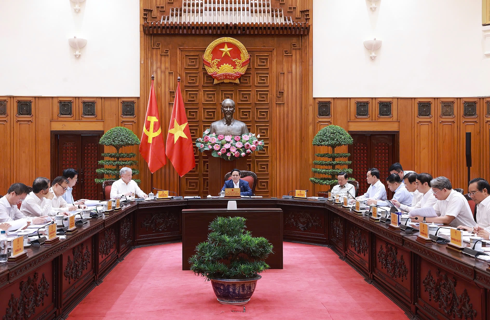 Thủ tướng chủ trì cuộc làm việc - Ảnh: VGP/Nhật Bắc Thủ tướng chủ trì cuộc làm việc - Ảnh: VGP/Nhật Bắc