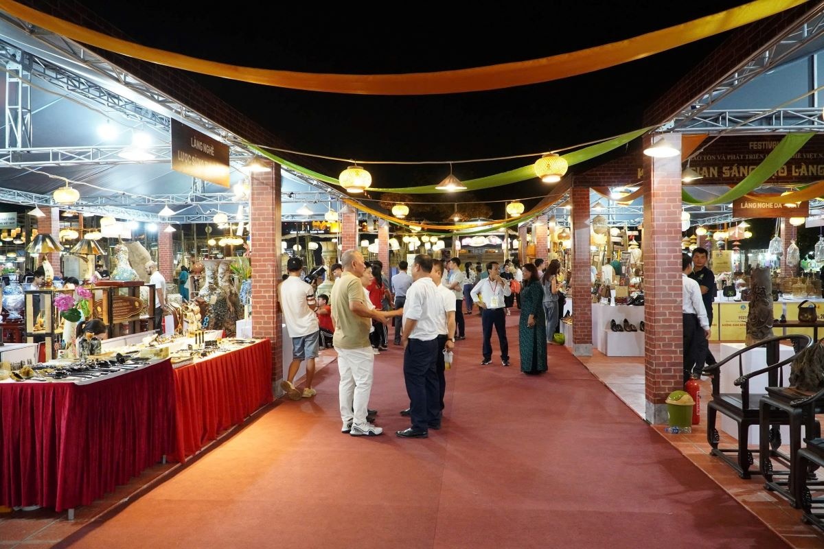 Hội chợ Làng nghề Việt Nam lần thứ 21 – năm 2025 tôn vinh giá trị nghề truyền thống, lan tỏa bản sắc Việt Hội chợ Làng nghề Việt Nam lần thứ 21 – năm 2025 tôn vinh giá trị nghề truyền thống, lan tỏa bản sắc Việt
