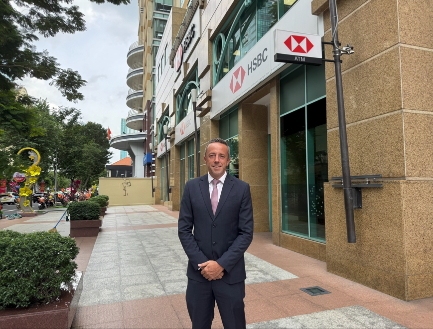 Ông Gary Harron
