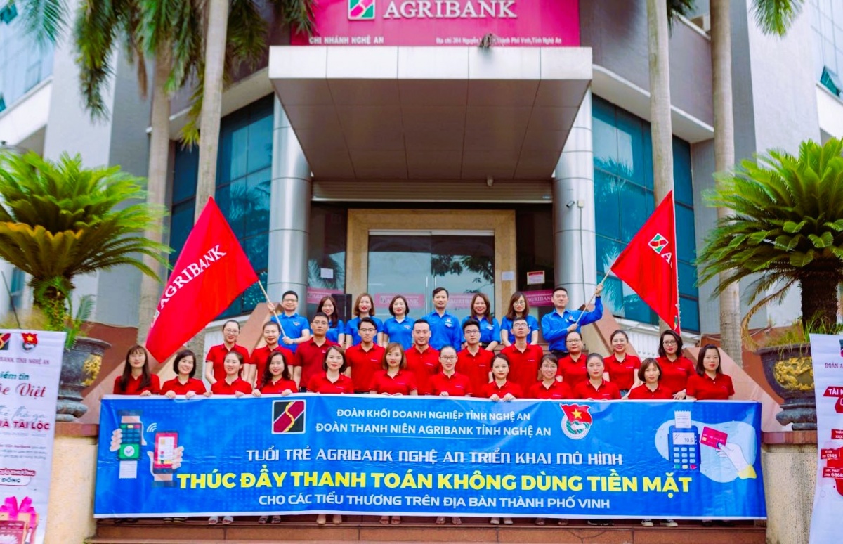 Nghệ An đã và đang thúc đẩy thanh toán không dùng tiền mặt. Nghệ An đã và đang thúc đẩy thanh toán không dùng tiền mặt.