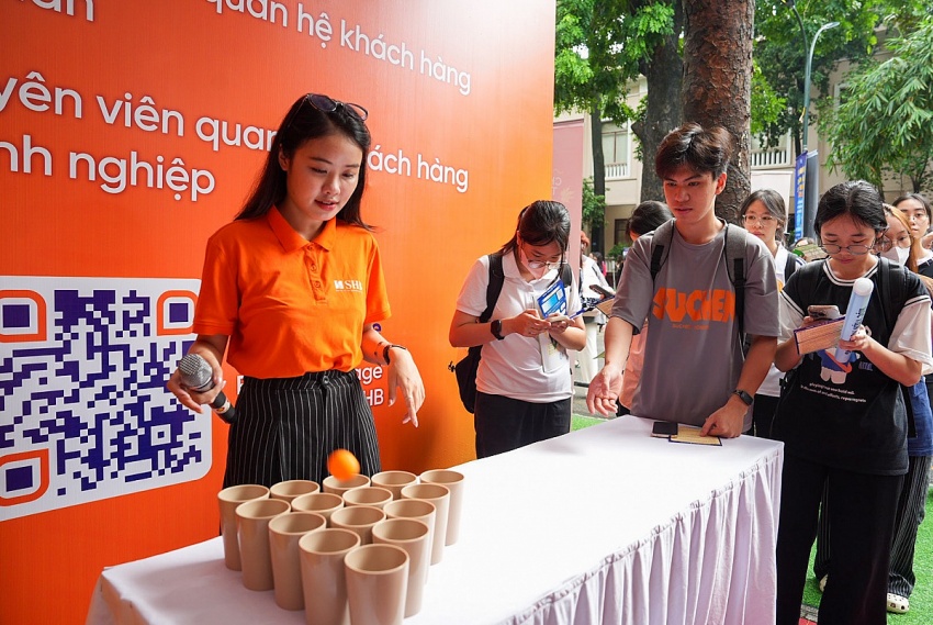 Sôi nổi Triển lãm - Hội trại sinh viên Học viện Ngân hàng