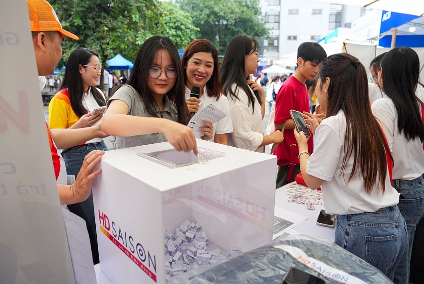 Sôi nổi Triển lãm - Hội trại sinh viên Học viện Ngân hàng