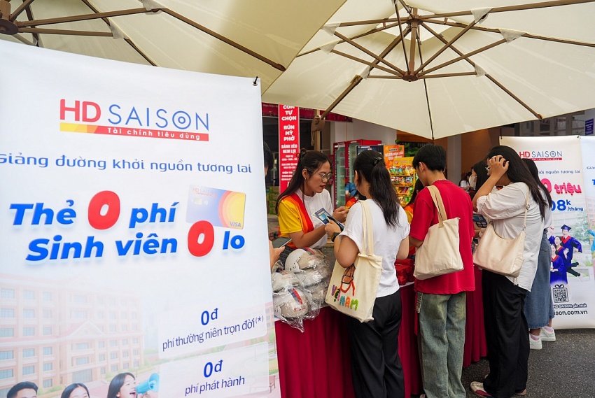 Sôi nổi Triển lãm - Hội trại sinh viên Học viện Ngân hàng