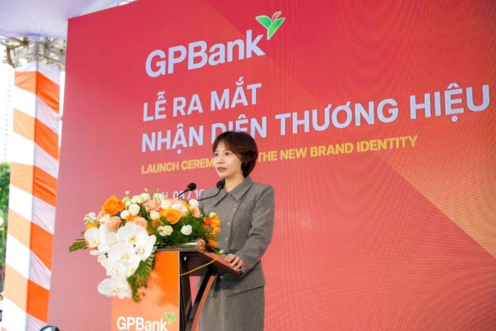 Bà Phạm Thị Nhung - Chủ tịch HĐTV Ngân hàng TM TNHH MTV Kỷ Nguyên Thịnh Vượng công bố ra mắt nhận diện thương hiệu mới