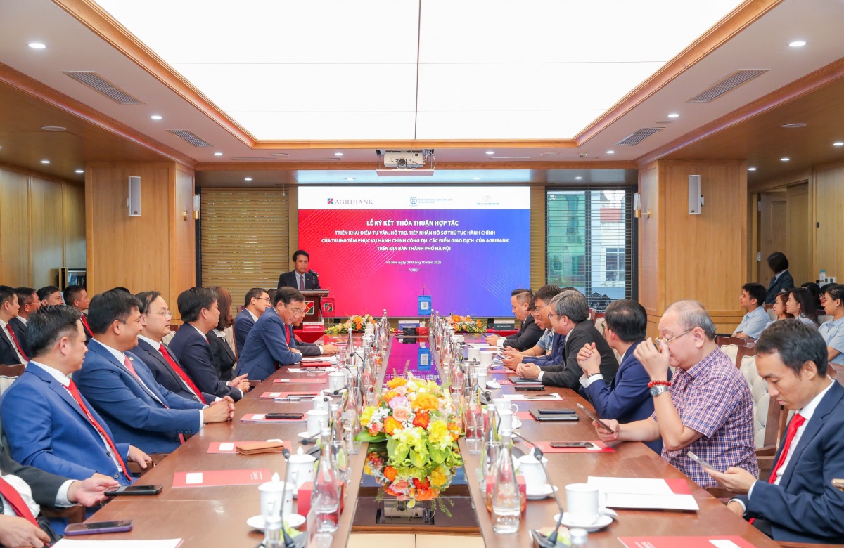 Agribank tiên phong mô hình “3 bên – 1 điểm chạm” đưa dịch vụ công đến gần người dân Agribank tiên phong mô hình “3 bên – 1 điểm chạm” đưa dịch vụ công đến gần người dân