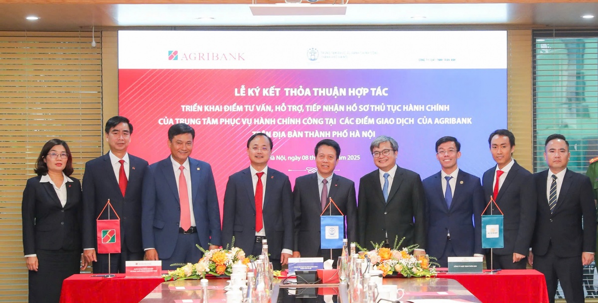 Agribank tiên phong mô hình “3 bên – 1 điểm chạm” đưa dịch vụ công đến gần người dân Agribank tiên phong mô hình “3 bên – 1 điểm chạm” đưa dịch vụ công đến gần người dân
