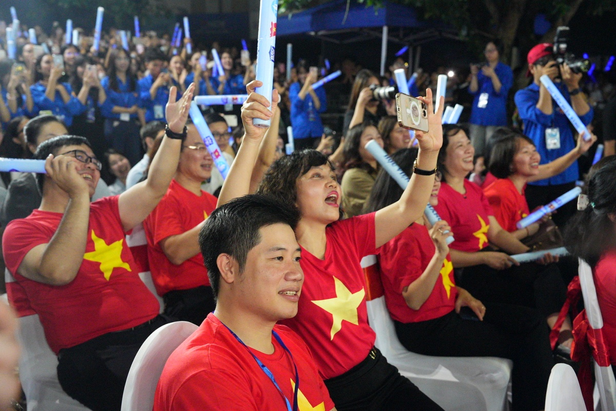 Sôi động Đại nhạc hội chào đón tân sinh viên Học viện Ngân hàng