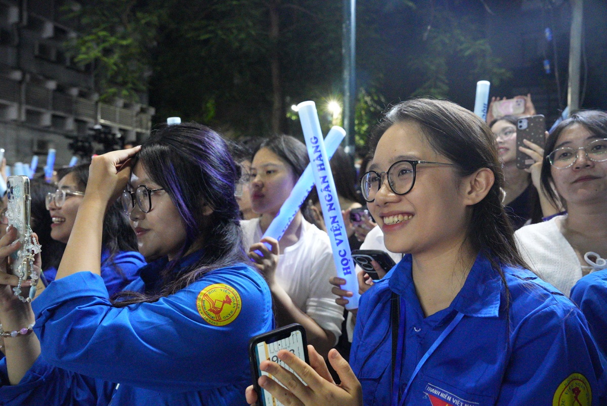 Sôi động Đại nhạc hội chào đón tân sinh viên Học viện Ngân hàng