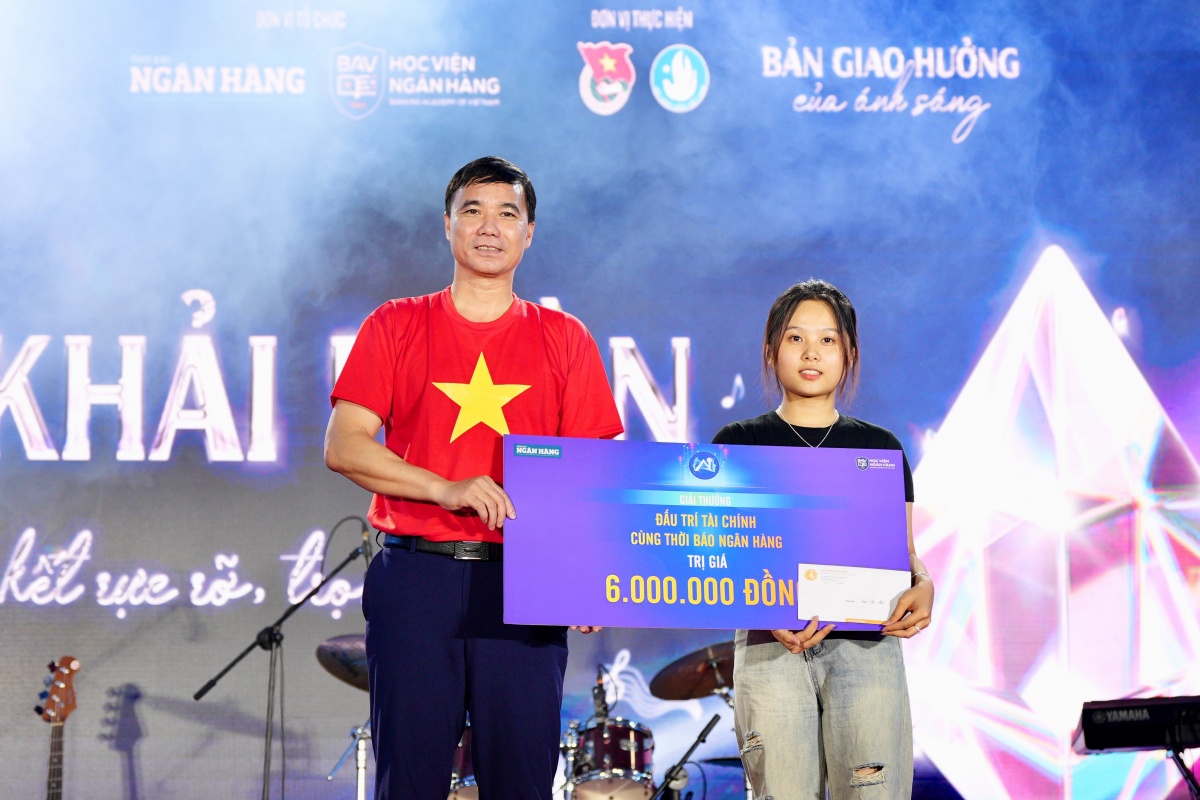 Sôi động Đại nhạc hội chào đón tân sinh viên Học viện Ngân hàng