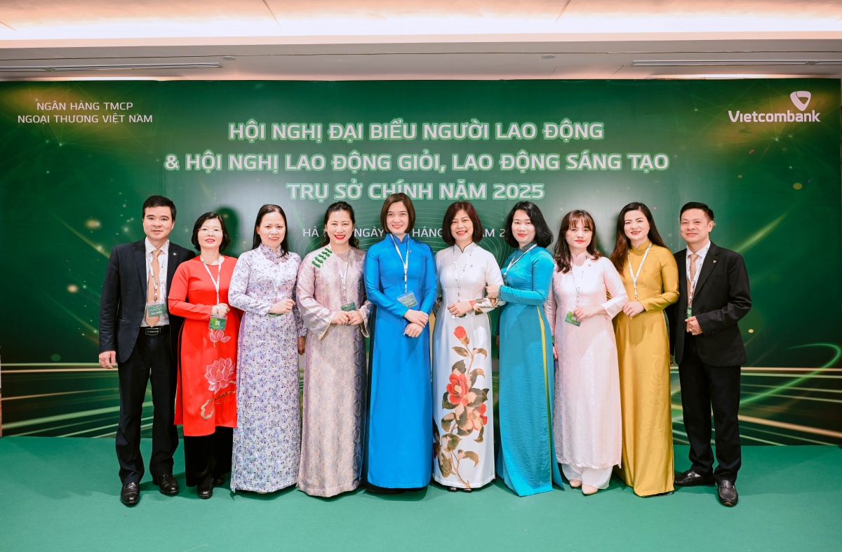 Tập thể CĐCS Trụ sở chính Ngân hàng TMCP Ngoại thương Việt Nam Tập thể CĐCS Trụ sở chính Ngân hàng TMCP Ngoại thương Việt Nam