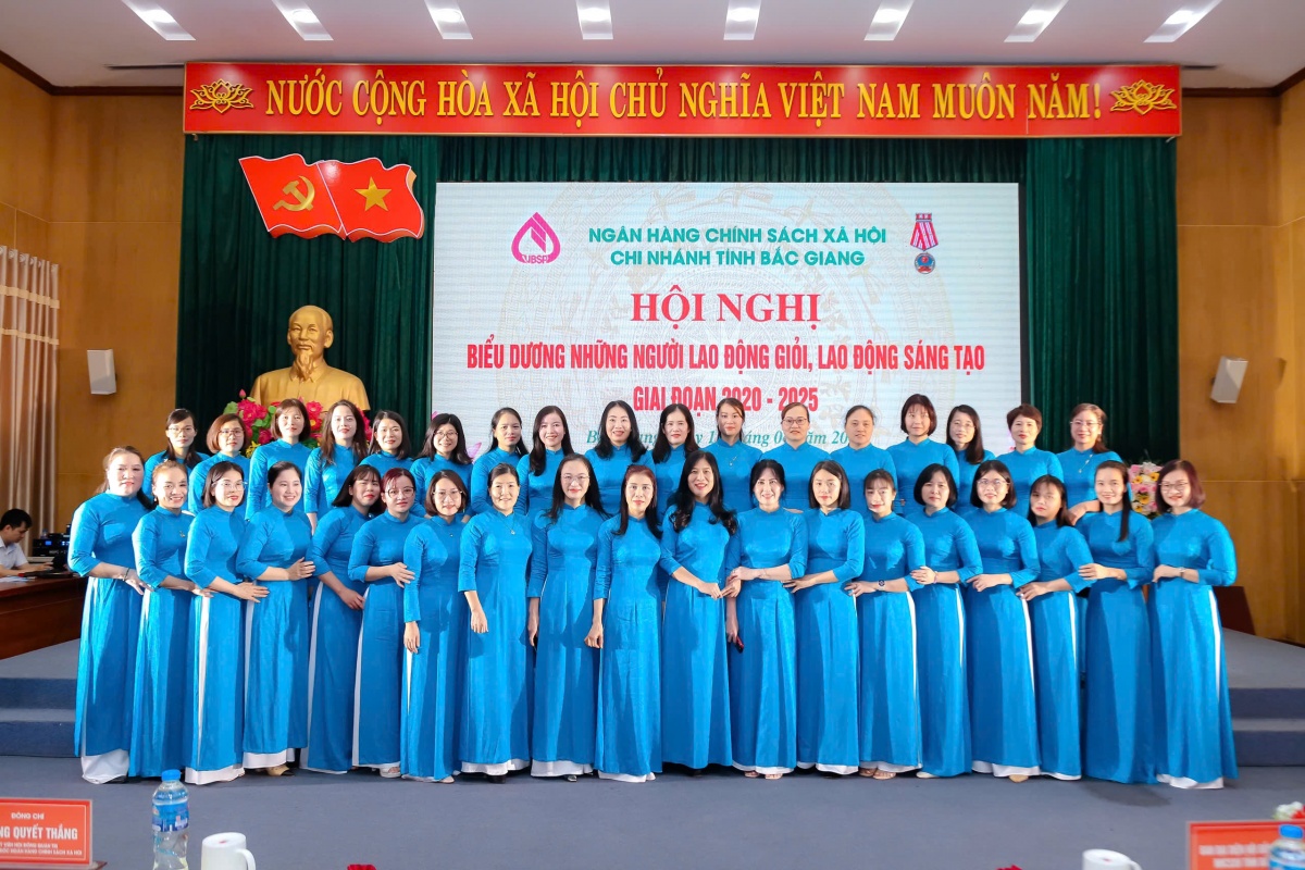 Tập thể CĐCS Ngân hàng Chính sách xã hội tỉnh Bắc Giang Tập thể CĐCS Ngân hàng Chính sách xã hội tỉnh Bắc Giang