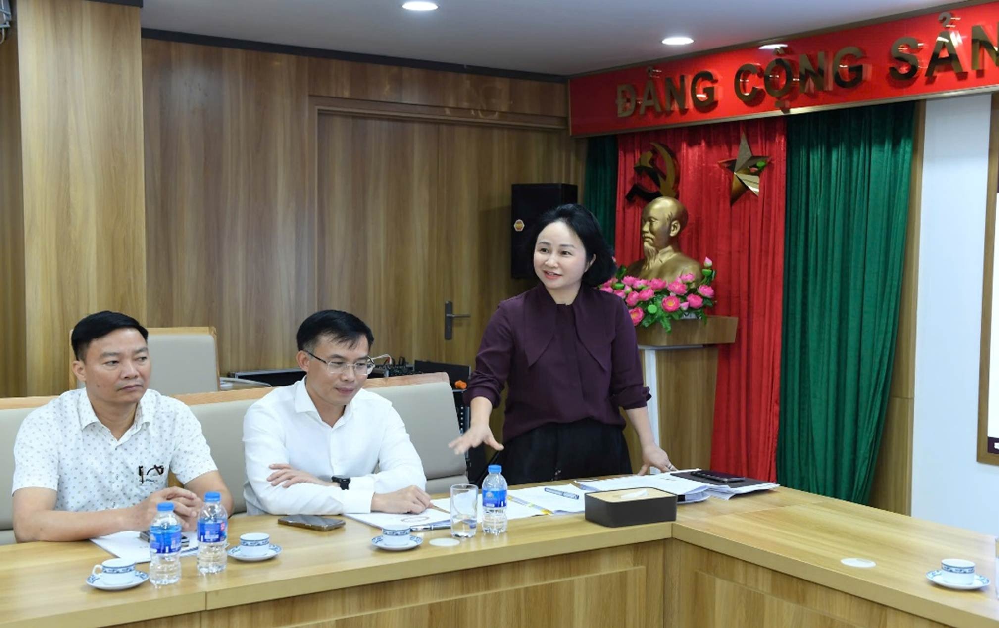 Phát biểu chỉ đạo của đồng chí Trần Thu Huyền - Bí thư Chi bộ, Vụ trưởng Vụ Tổ chức cán bộ Phát biểu chỉ đạo của đồng chí Trần Thu Huyền - Bí thư Chi bộ, Vụ trưởng Vụ Tổ chức cán bộ