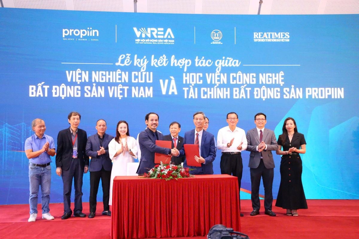Ký kết chương trình hợp tác đào tạo bất động sản - Mini MBA Ký kết chương trình hợp tác đào tạo bất động sản - Mini MBA