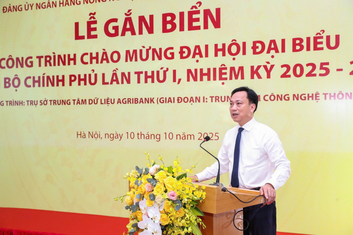 Đảng ủy Agribank gắn biển công trình chào mừng Đại hội Đảng bộ Chính phủ nhiệm kỳ 2025–2030 Đảng ủy Agribank gắn biển công trình chào mừng Đại hội Đảng bộ Chính phủ nhiệm kỳ 2025–2030