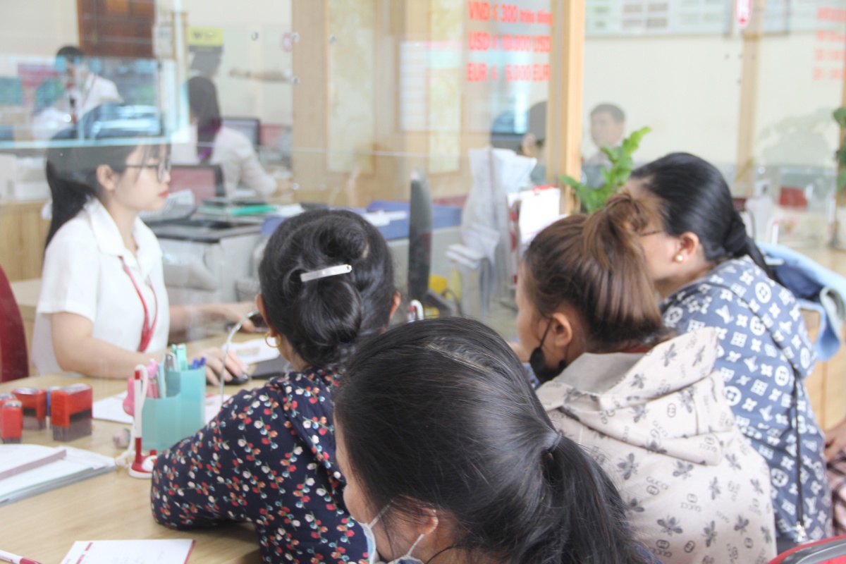 Agribank Chi nhánh Thanh Hóa đã triển khai chương trình tín dụng đặc biệt hỗ trợ khách hàng vượt qua hậu quả bão lũ Agribank Chi nhánh Thanh Hóa đã triển khai chương trình tín dụng đặc biệt hỗ trợ khách hàng vượt qua hậu quả bão lũ