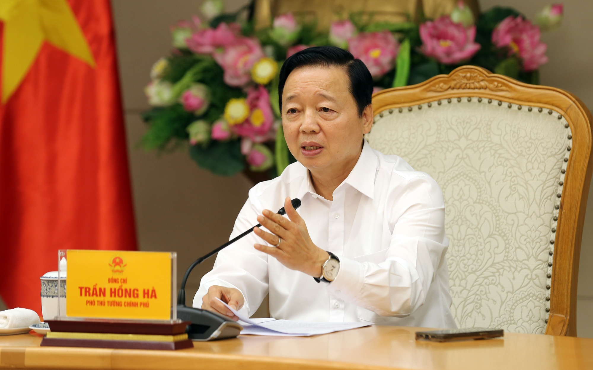 Phó Thủ tướng yêu cầu tất cả thủ tục hành chính liên quan đến đất đai đều phải đồng thời cập nhật dữ liệu - Ảnh: VGP/Minh Khôi Phó Thủ tướng yêu cầu tất cả thủ tục hành chính liên quan đến đất đai đều phải đồng thời cập nhật dữ liệu - Ảnh: VGP/Minh Khôi