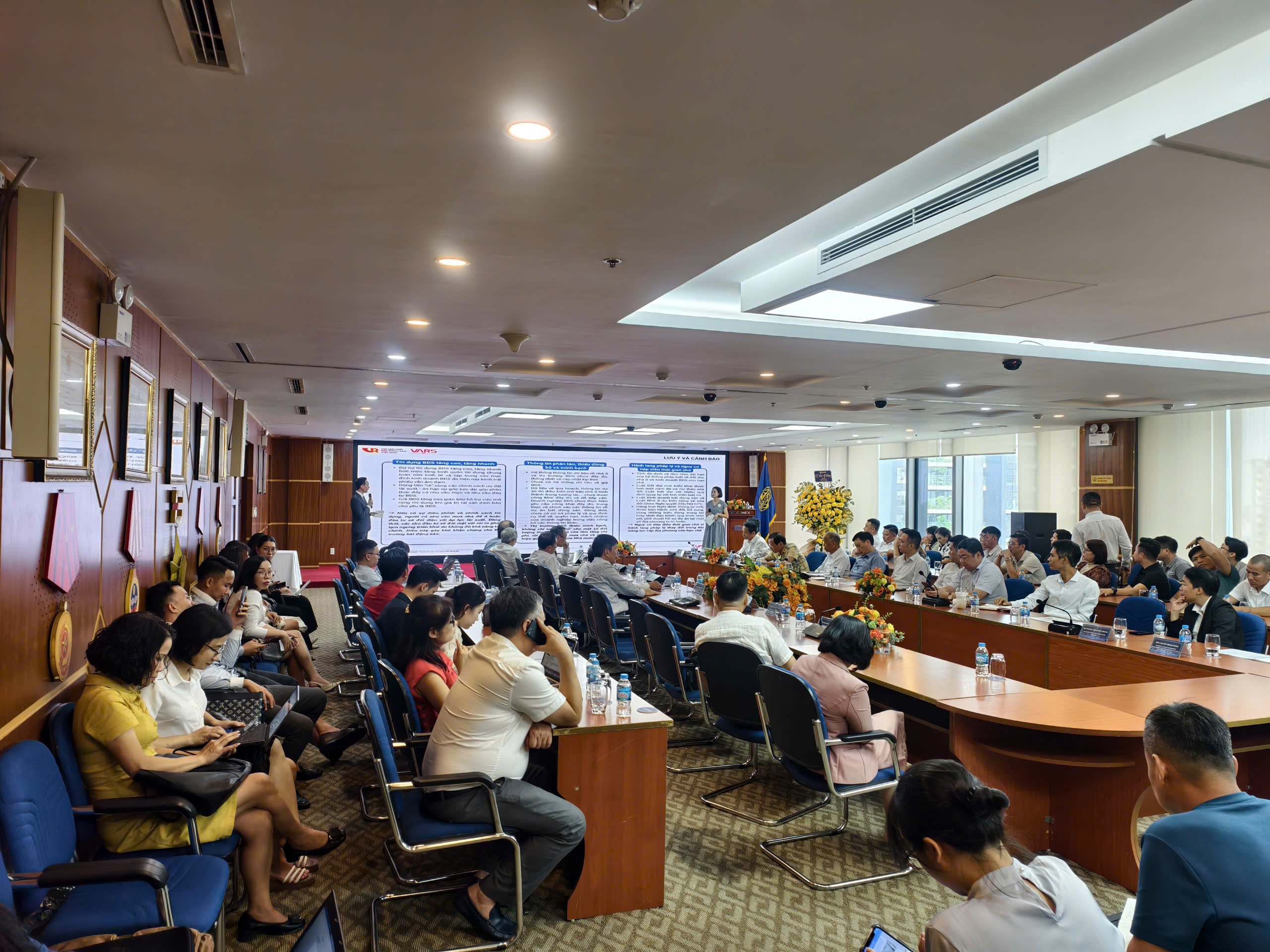 Quang cảnh hội thảo Quang cảnh hội thảo