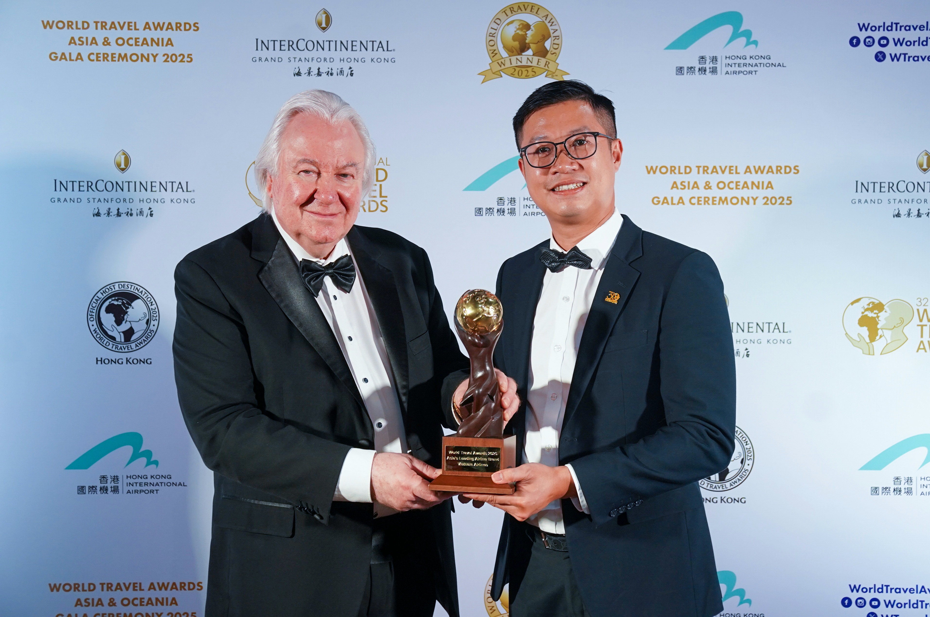 Giải thưởng là minh chứng cho thành công của Vietnam Airlines trong chiến lược xây dựng mối quan hệ gắn kết và bền vững với khách hàng Giải thưởng là minh chứng cho thành công của Vietnam Airlines trong chiến lược xây dựng mối quan hệ gắn kết và bền vững với khách hàng