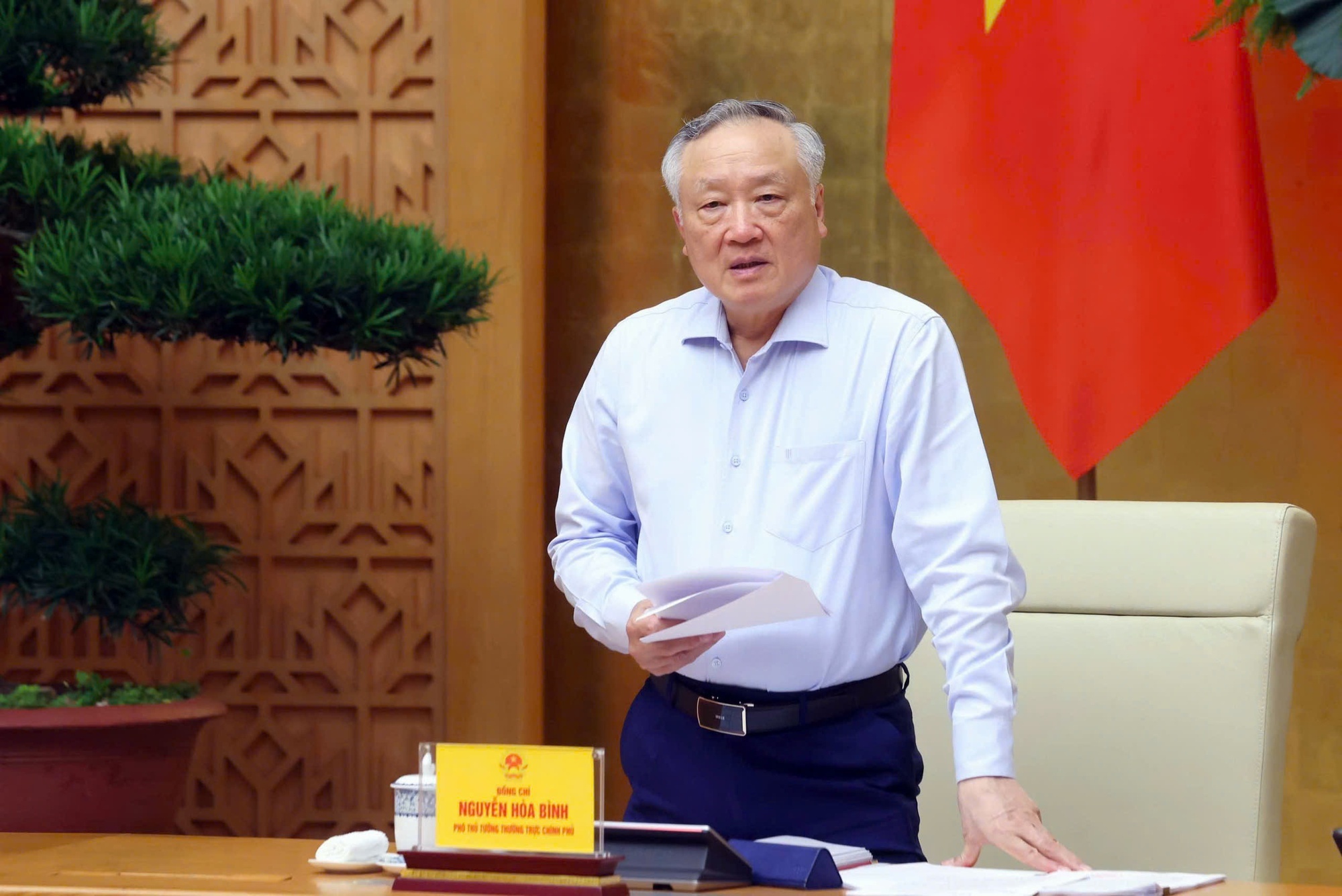 Phó Thủ tướng Thường trực Chính phủ Nguyễn Hòa Bình yêu cầu chương trình sau khi hợp nhất phải bảo đảm nguyên tắc rõ chính sách, rõ địa bàn, rõ đối tượng thụ hưởng, không trùng lắp, chồng chéo- Ảnh: VGP/Nguyễn Hoàng Phó Thủ tướng Thường trực Chính phủ Nguyễn Hòa Bình yêu cầu chương trình sau khi hợp nhất phải bảo đảm nguyên tắc rõ chính sách, rõ địa bàn, rõ đối tượng thụ hưởng, không trùng lắp, chồng chéo- Ảnh: VGP/Nguyễn Hoàng