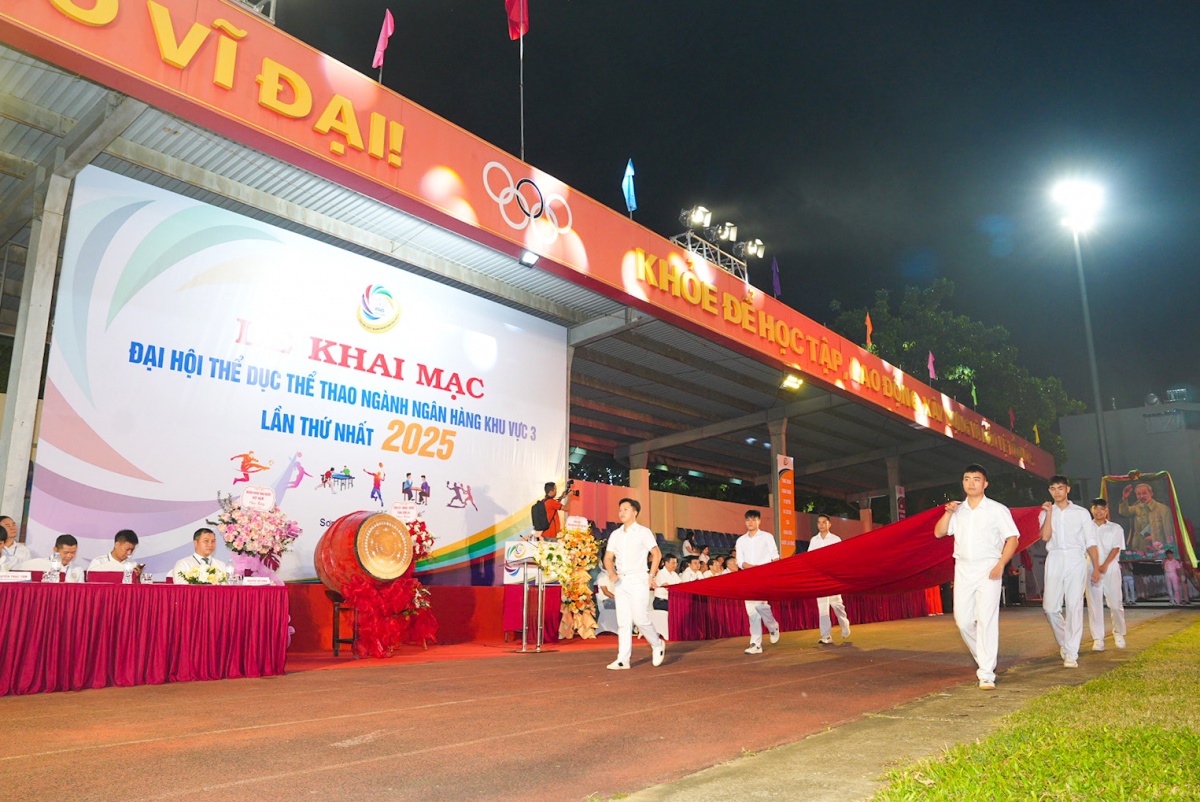 Khai mạc Đại hội Thể dục Thể thao ngành Ngân hàng Khu vực 3 lần thứ I