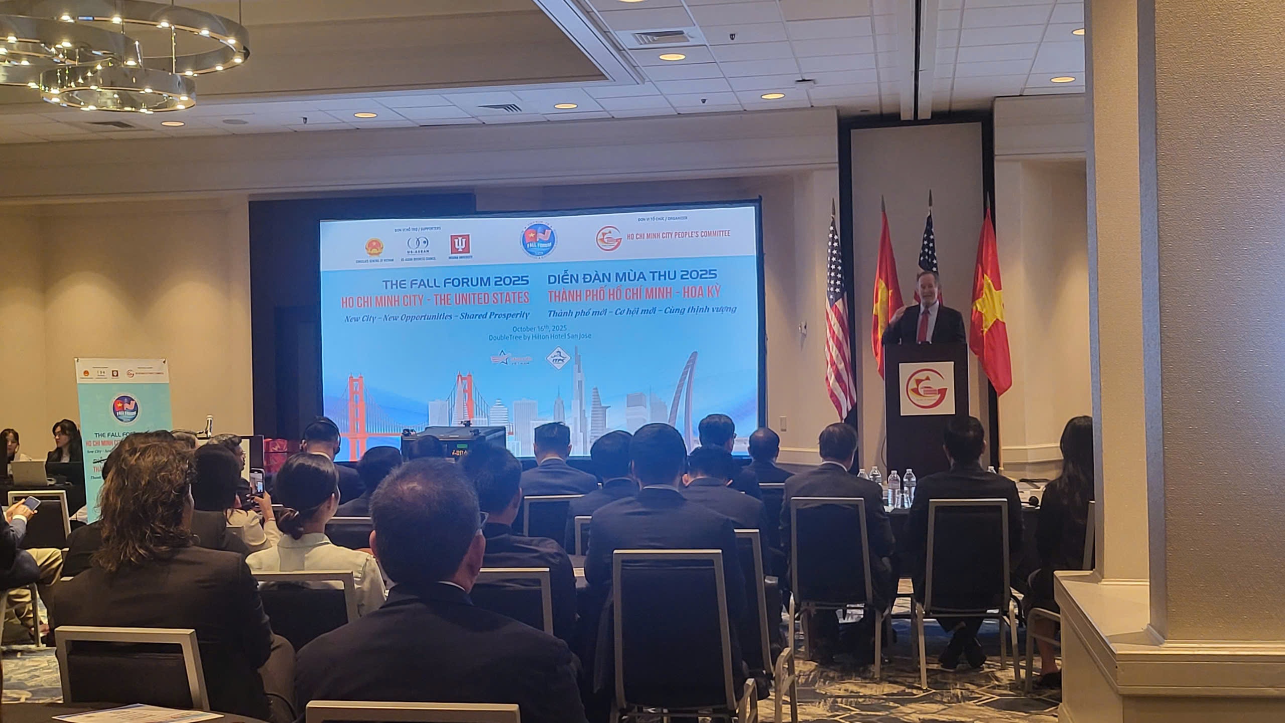 Trong bối cảnh Việt Nam và Hoa Kỳ đã thiết lập quan hệ đối tác chiến lược toàn diện, hai bên có cơ hội to lớn để cùng nhau xây dựng năng lực cho thế hệ mới Trong bối cảnh Việt Nam và Hoa Kỳ đã thiết lập quan hệ đối tác chiến lược toàn diện, hai bên có cơ hội to lớn để cùng nhau xây dựng năng lực cho thế hệ mới