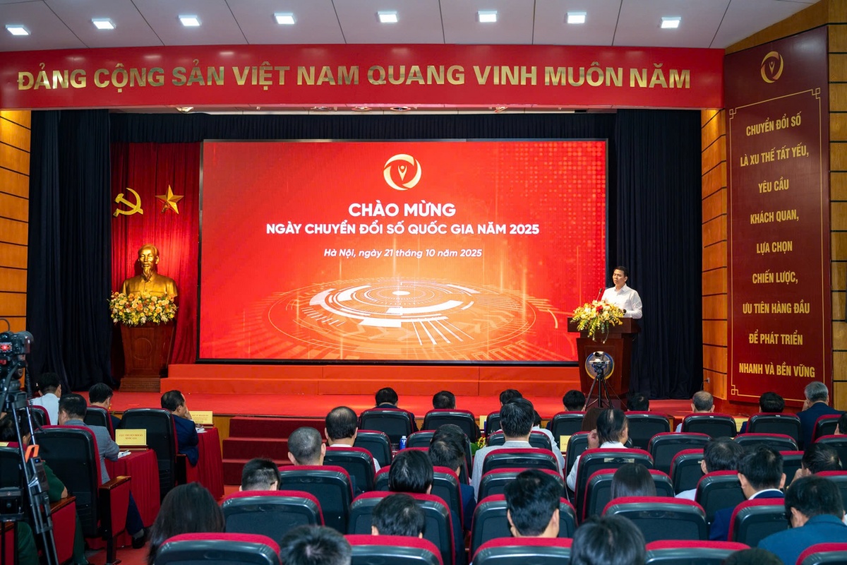 Chuyển đổi số toàn dân, toàn diện, toàn trình để tăng tốc, bứt phá Chuyển đổi số toàn dân, toàn diện, toàn trình để tăng tốc, bứt phá
