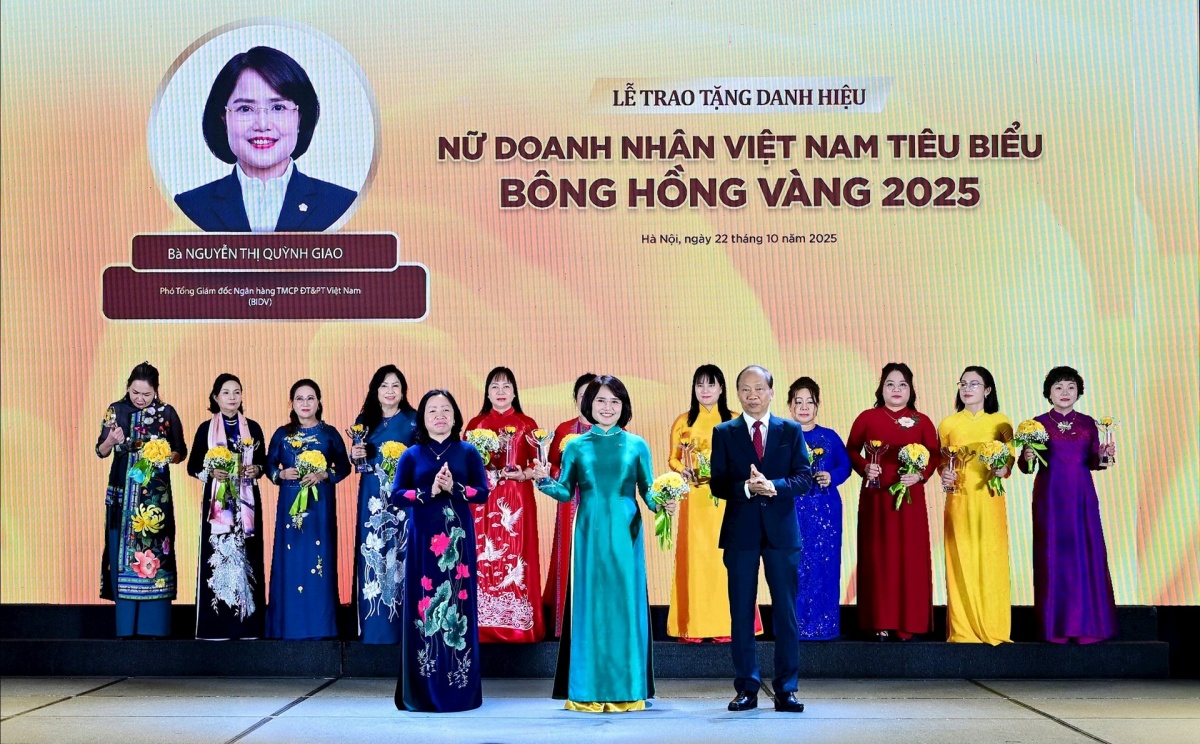 “Tôi tin rằng, khi phụ nữ dám nghĩ, dám làm và dám tin vào chính mình, họ sẽ mở ra những cơ hội mới — không chỉ cho doanh nghiệp của mình, mà còn cho cả cộng đồng. “Tôi tin rằng, khi phụ nữ dám nghĩ, dám làm và dám tin vào chính mình, họ sẽ mở ra những cơ hội mới — không chỉ cho doanh nghiệp của mình, mà còn cho cả cộng đồng.