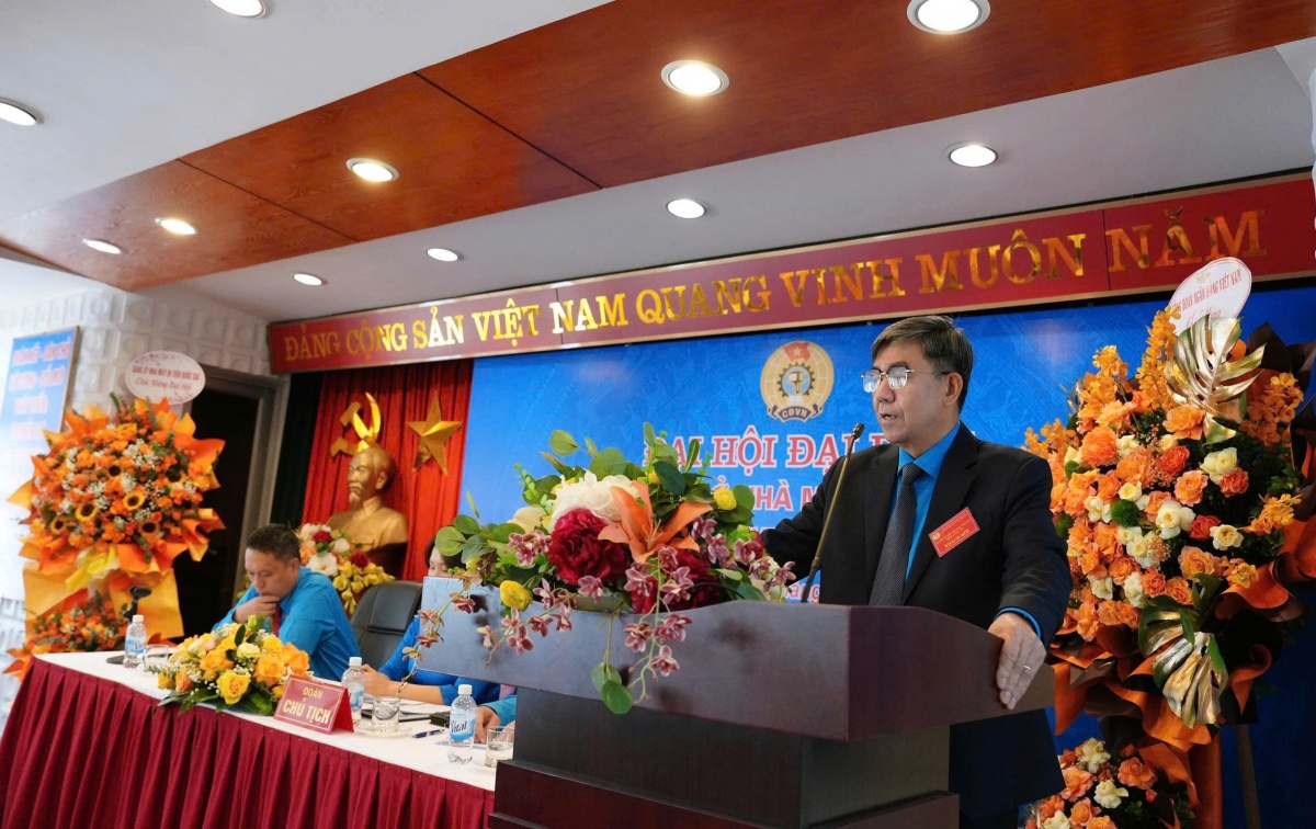 ông Trần Hồng Tuấn – Phó Chủ tịch Công đoàn Ngân hàng Việt Nam ông Trần Hồng Tuấn – Phó Chủ tịch Công đoàn Ngân hàng Việt Nam