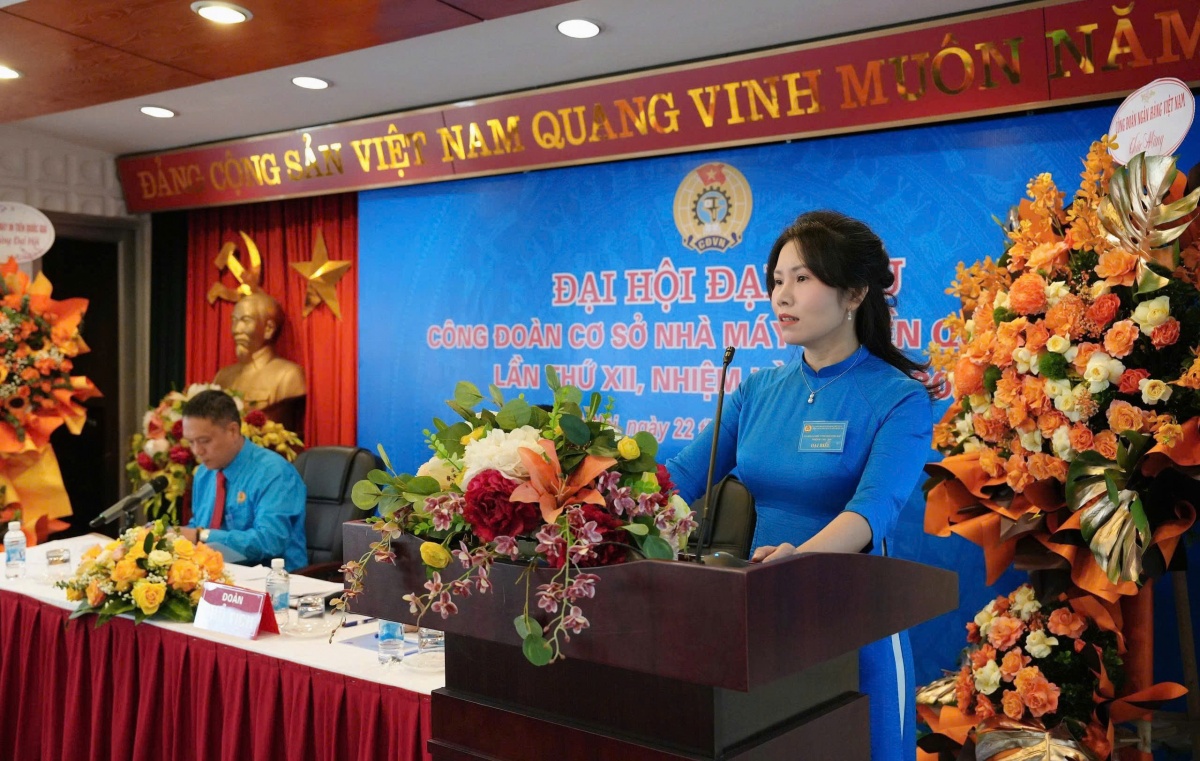 bà Phan Thị Hồng Thắm – Chủ tịch Công đoàn, Phó Tổng giám đốc Nhà máy bà Phan Thị Hồng Thắm – Chủ tịch Công đoàn, Phó Tổng giám đốc Nhà máy