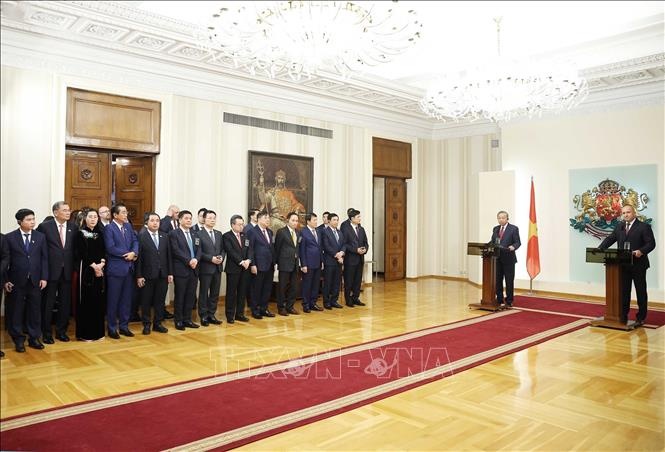 Hai nhà lãnh đạo cho biết, việc thiết lập quan hệ Đối tác Chiến lược Việt Nam - Bulgaria là dấu mốc quan trọng, tạo cơ sở, nền tảng đưa quan hệ hai nước lên tầm cao mới, vì lợi ích của nhân dân hai nước, vì hòa bình, ổn định và phát triển trong khu vực và