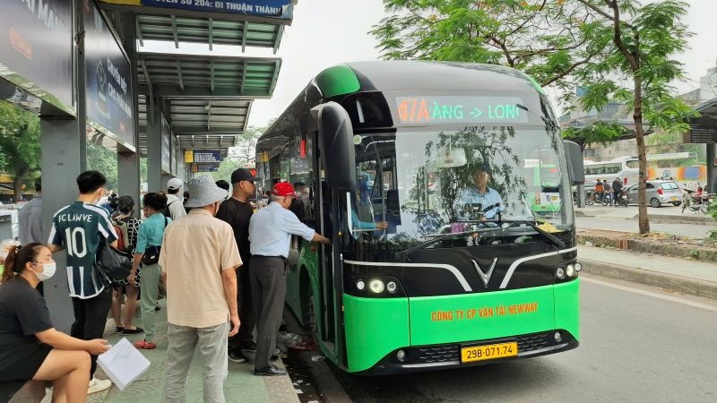 Việc tăng cường các tuyến buýt nhằm đáp ứng nhu cầu đi lại của Nhân dân Việc tăng cường các tuyến buýt nhằm đáp ứng nhu cầu đi lại của Nhân dân