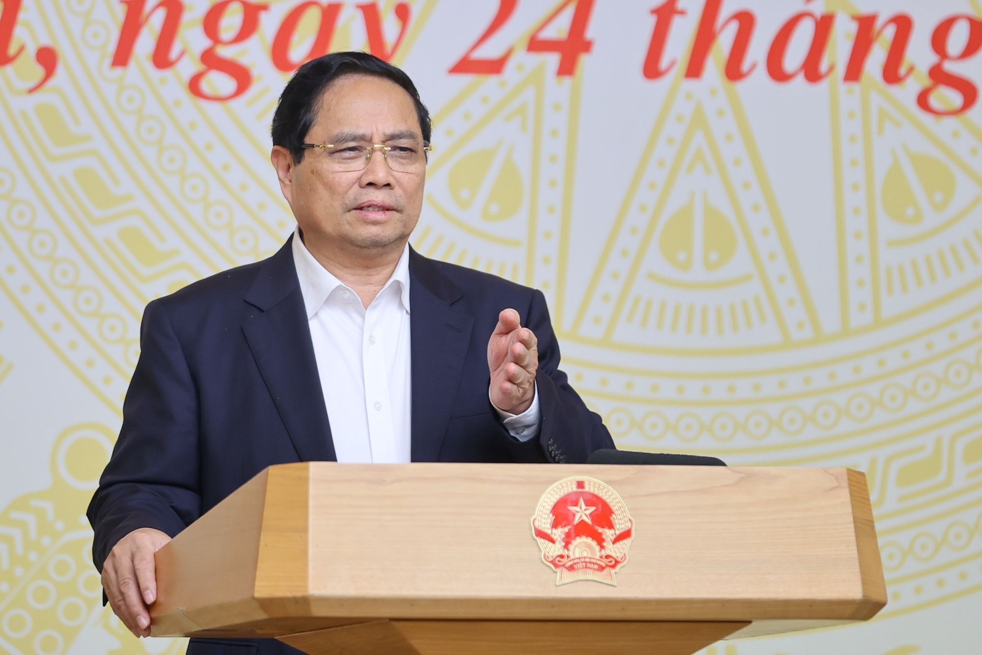 Thủ tướng phát biểu kết luận Hội nghị với các bộ, ngành, địa phương, doanh nghiệp về các giải pháp phát triển đột phá nhà ở xã hội - Ảnh: VGP/Nhật Bắc
