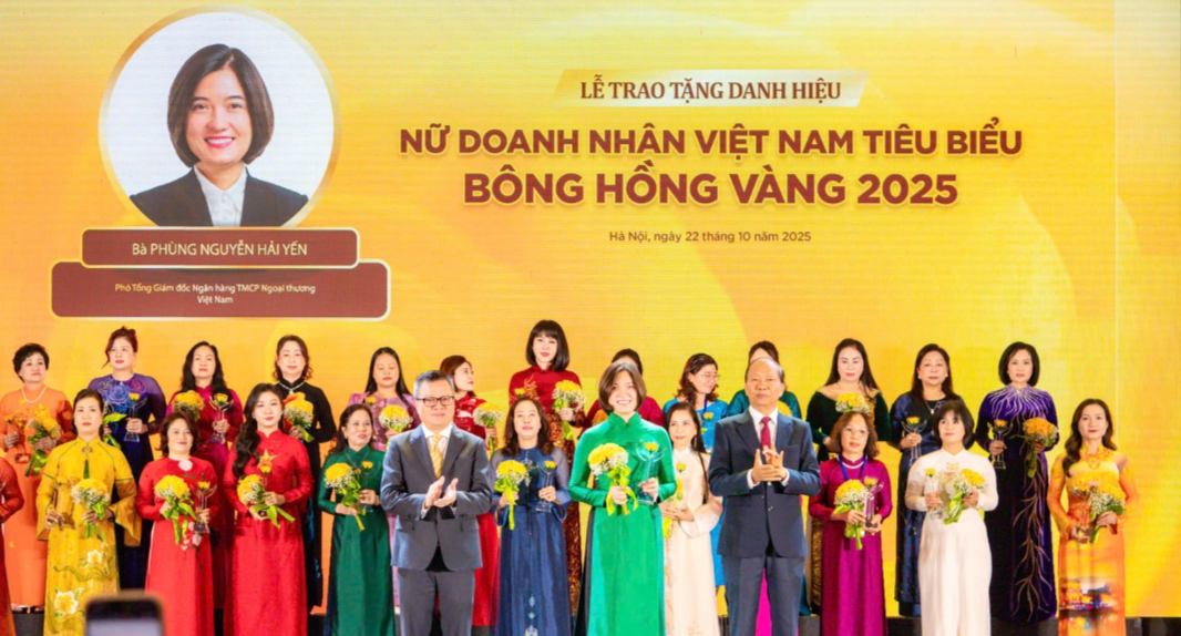 Đồng chí Phùng Nguyễn Hải Yến - Phó Tổng Giám đốc Vietcombank vinh dự được trao tặng danh hiệu “Nữ Doanh nhân Việt Nam tiêu biểu - Bông hồng Vàng 2025”